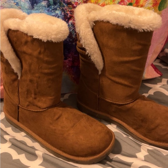 Arizona Jean Company Tan Shearling Boots - Picture 2 of 4